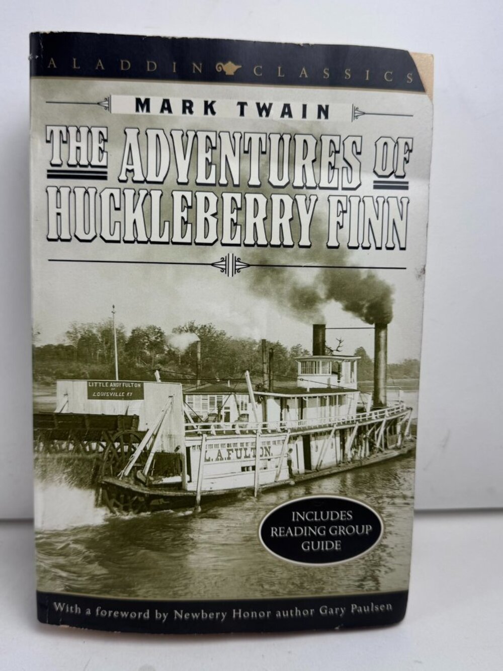 The Adventures of Huckleberry Finn - Mark Twain (Aladdin Classics Paperback)